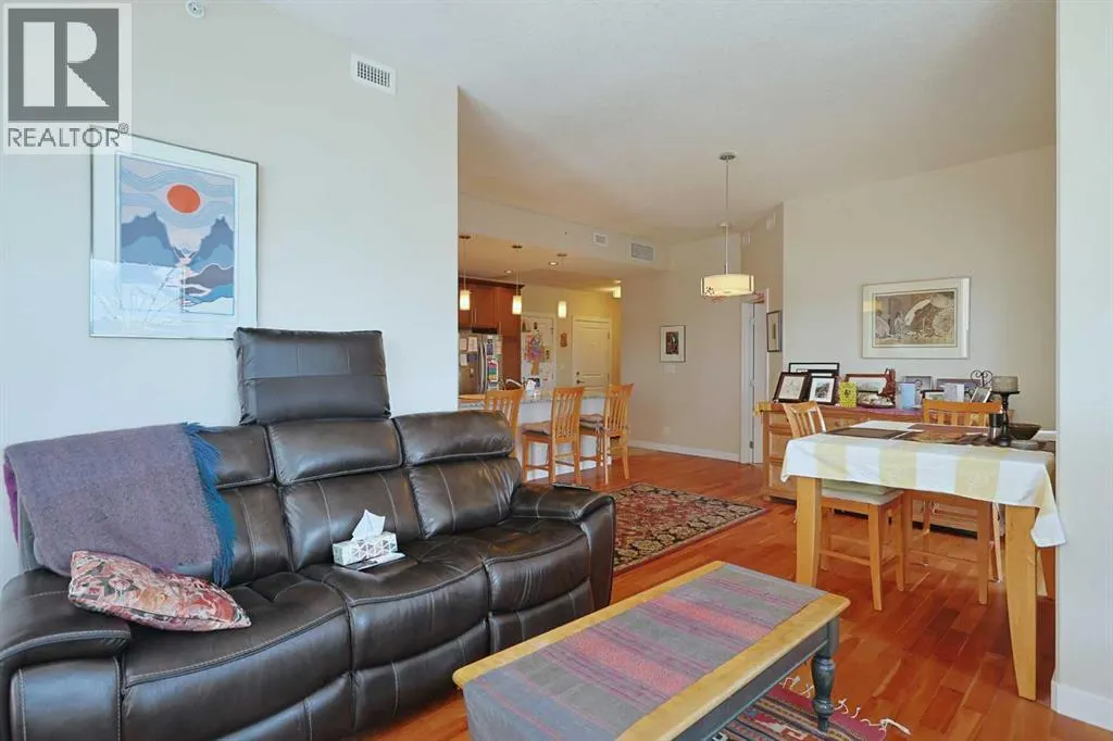 710, 24 Varsity Estates Circle NW