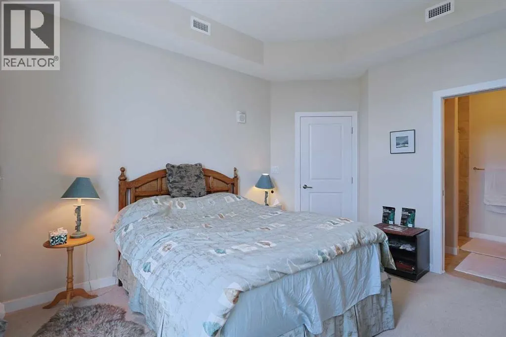710, 24 Varsity Estates Circle NW