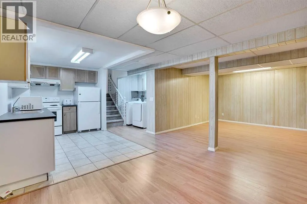 76 Coach Manor Rise SW