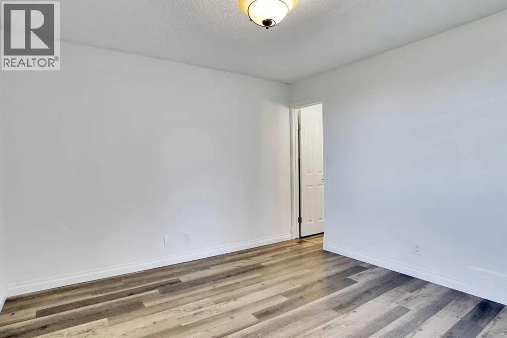 76 Coach Manor Rise SW