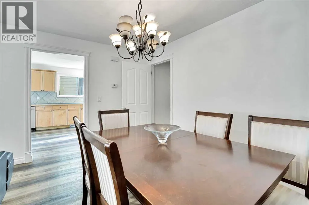 76 Coach Manor Rise SW