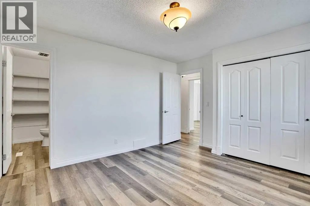 76 Coach Manor Rise SW