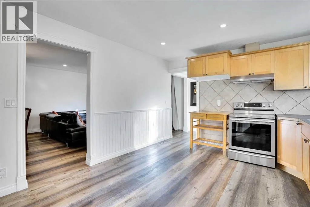 76 Coach Manor Rise SW