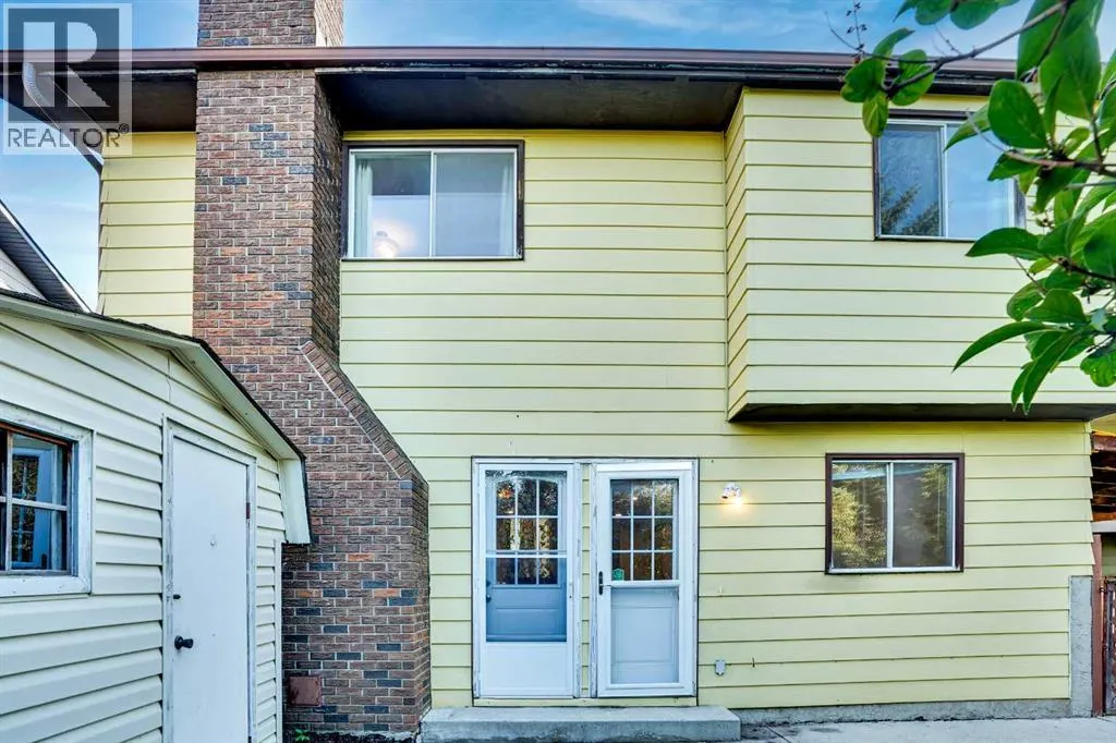 76 Coach Manor Rise SW