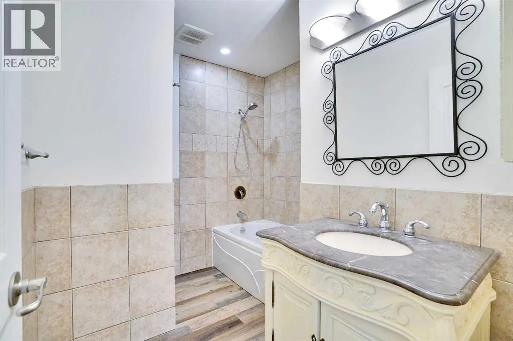 76 Coach Manor Rise SW