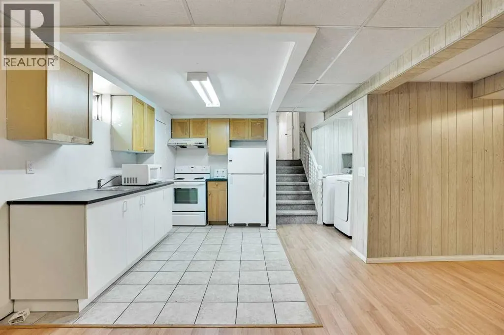 76 Coach Manor Rise SW
