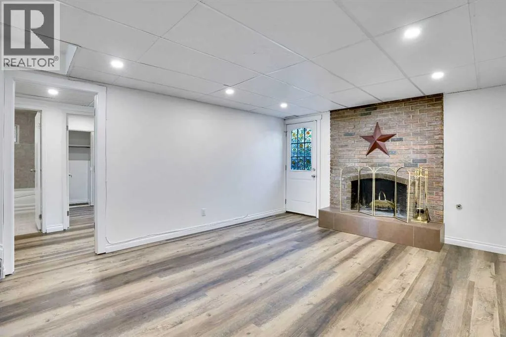 76 Coach Manor Rise SW