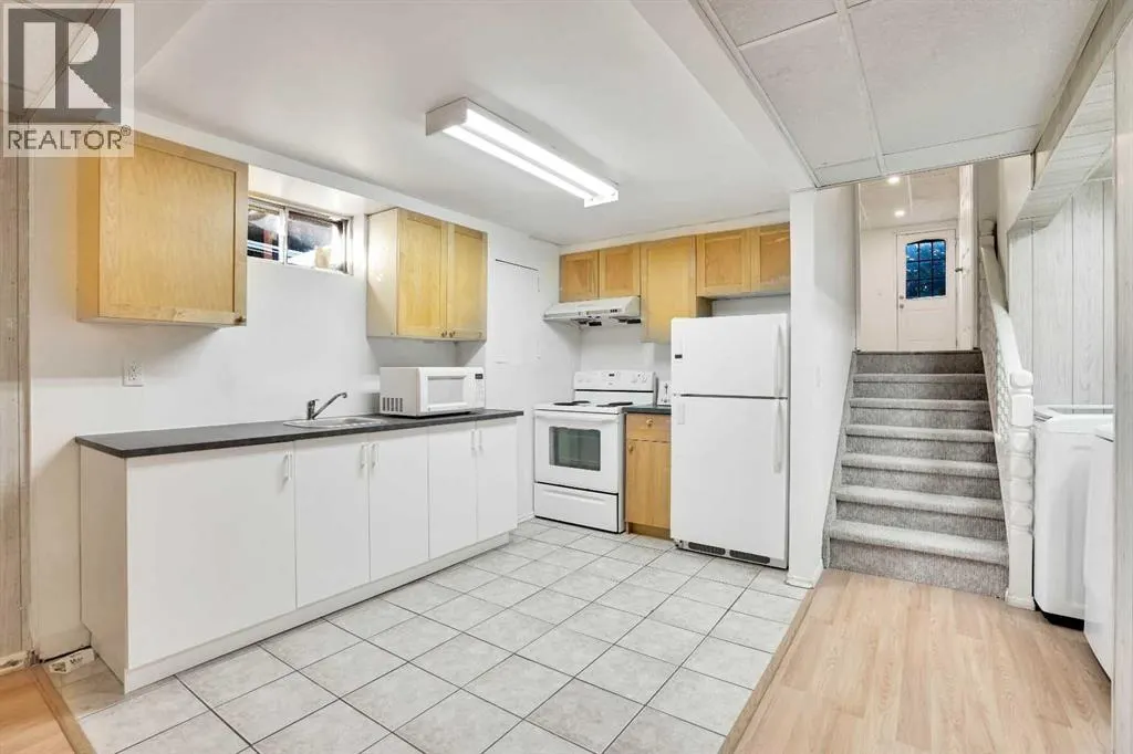 76 Coach Manor Rise SW
