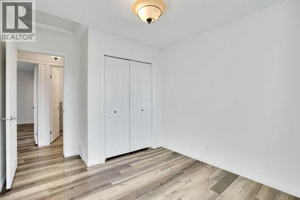 76 Coach Manor Rise SW
