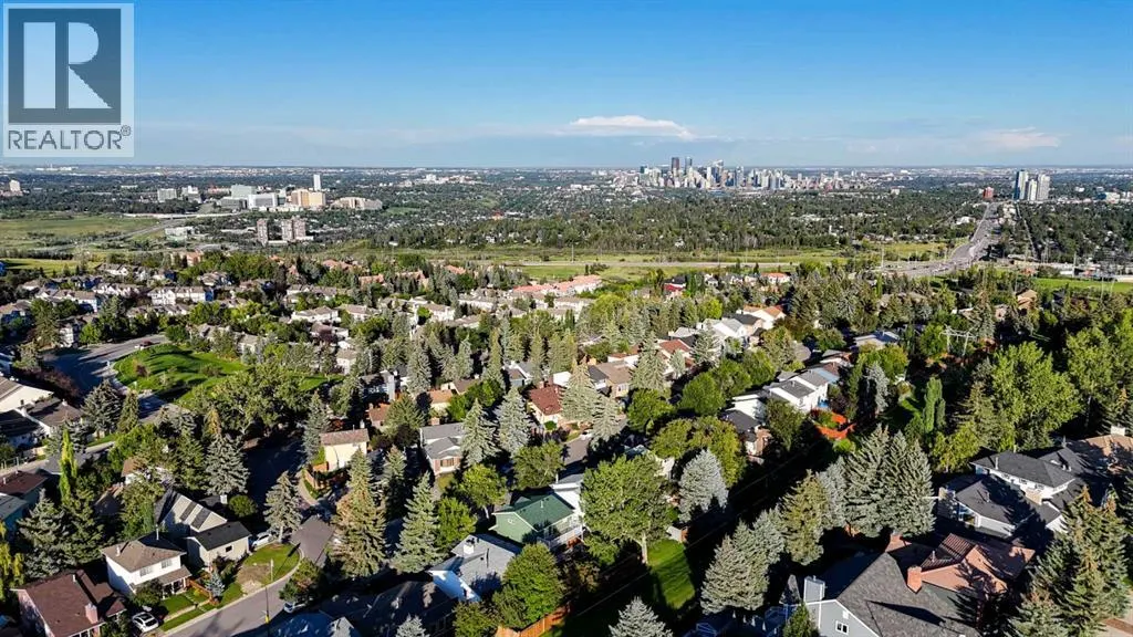 76 Coach Manor Rise SW