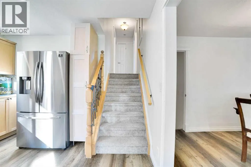 76 Coach Manor Rise SW