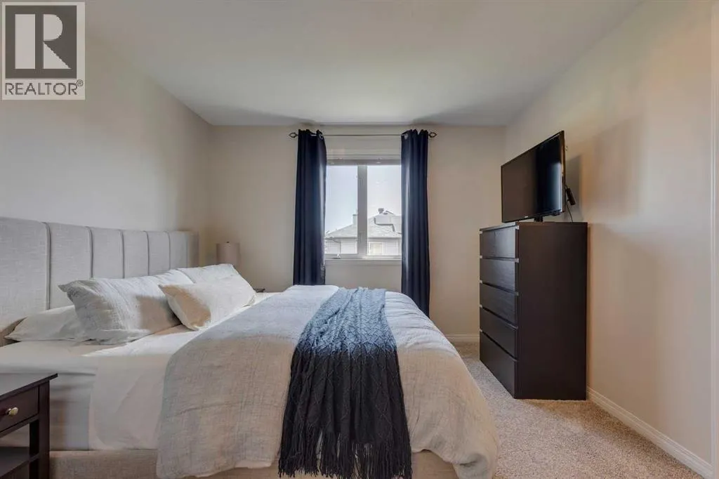 46 Simcoe Place SW