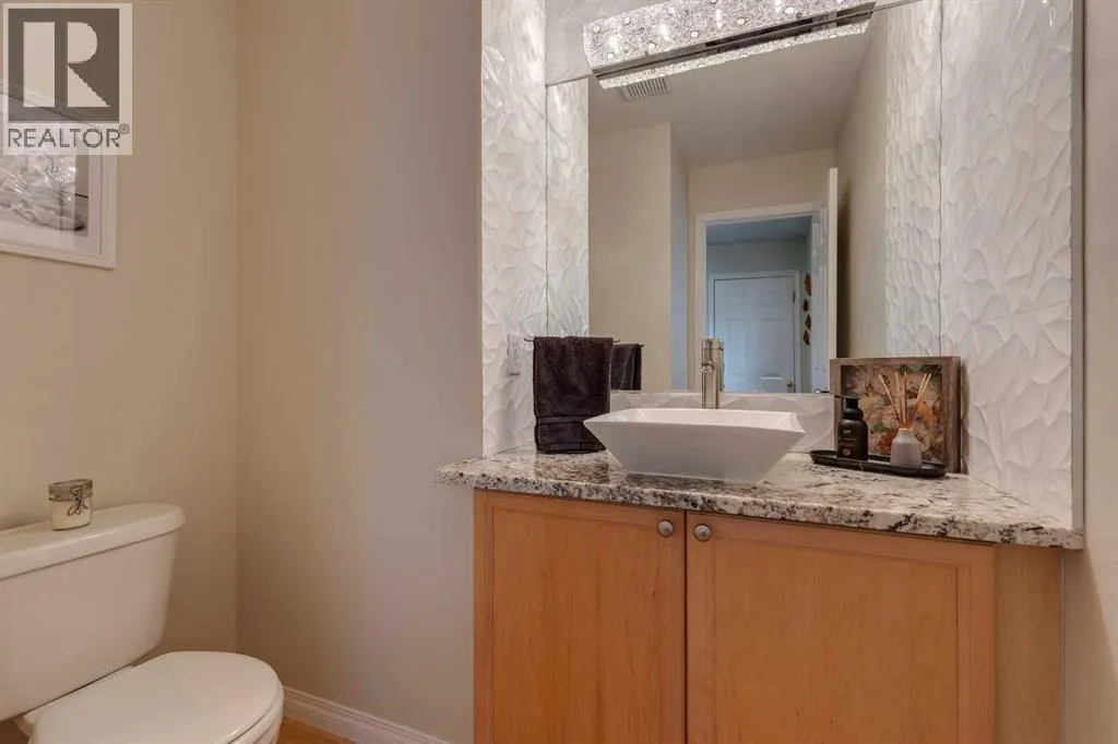 46 Simcoe Place SW
