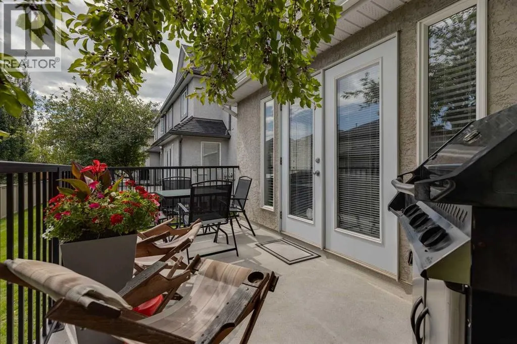 46 Simcoe Place SW
