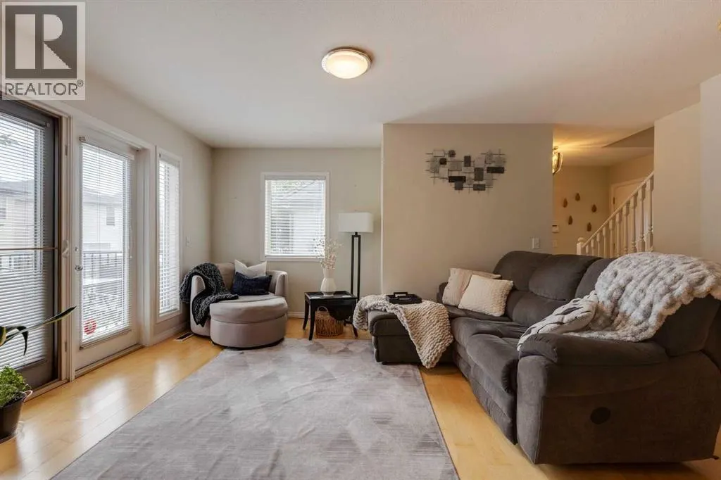 46 Simcoe Place SW