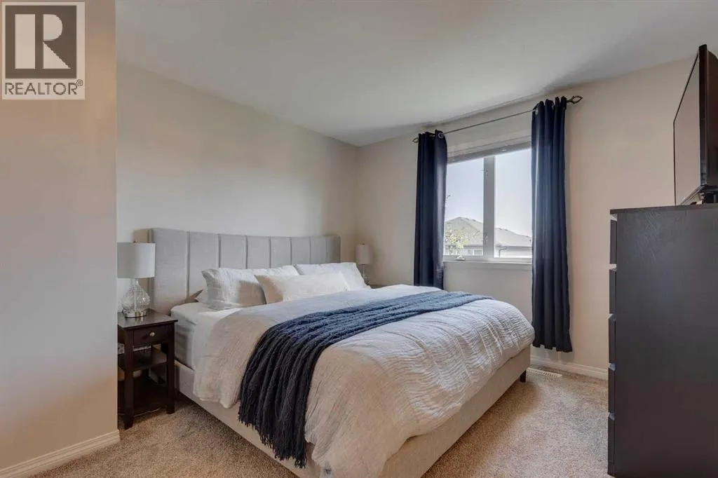 46 Simcoe Place SW