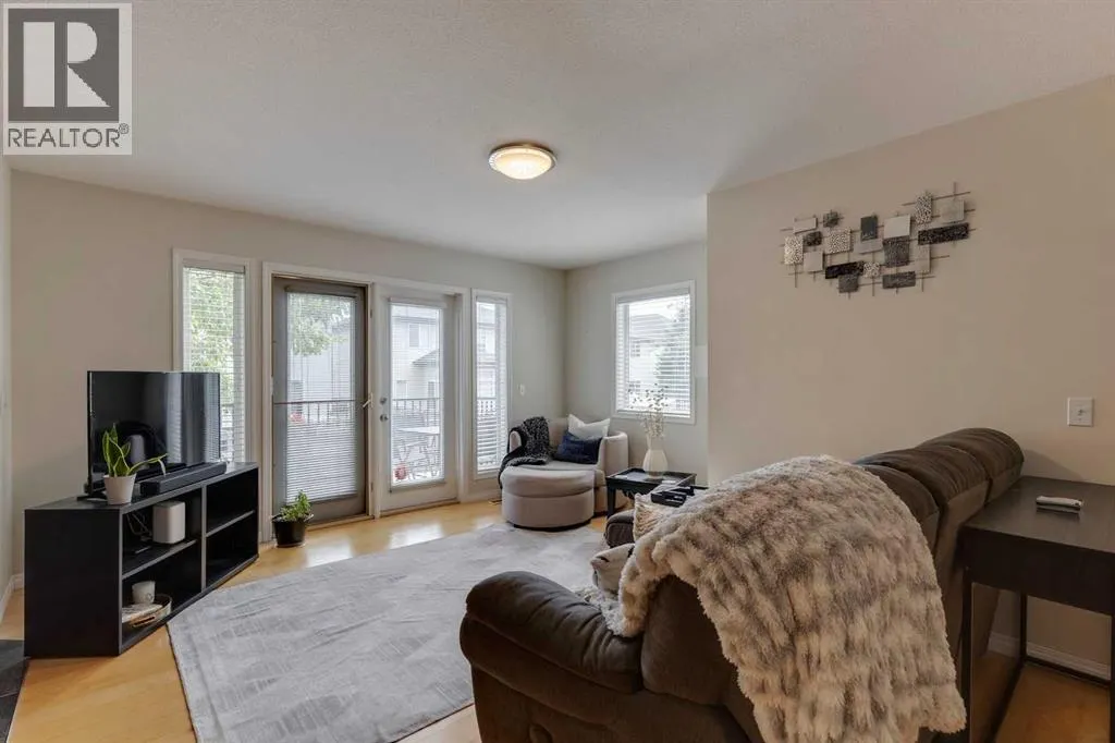 46 Simcoe Place SW