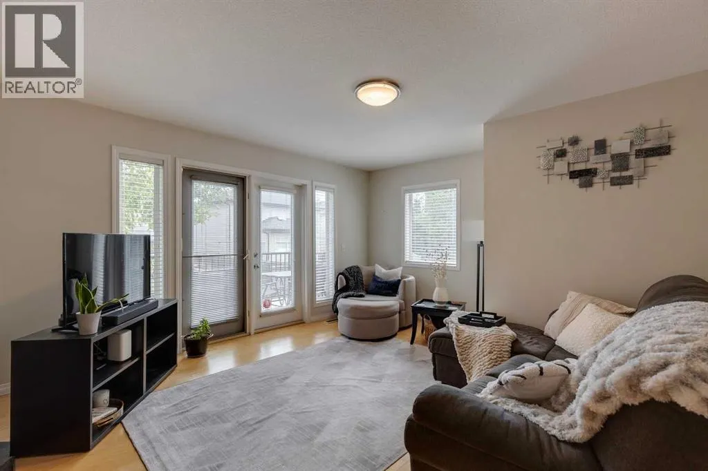 46 Simcoe Place SW