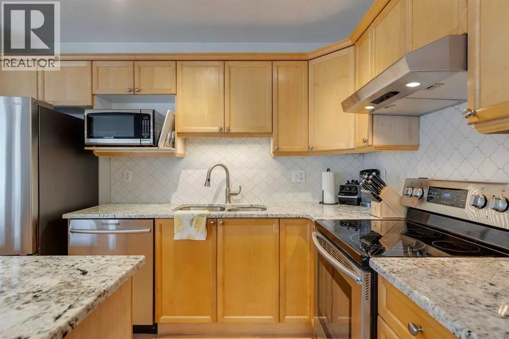 46 Simcoe Place SW