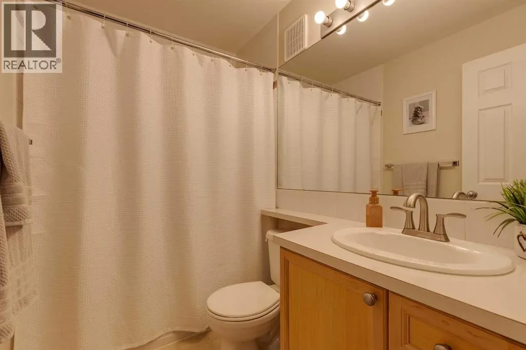 46 Simcoe Place SW