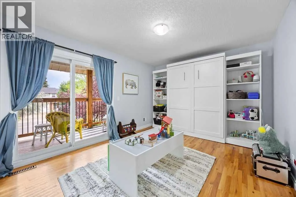 380 Strathcona Drive SW
