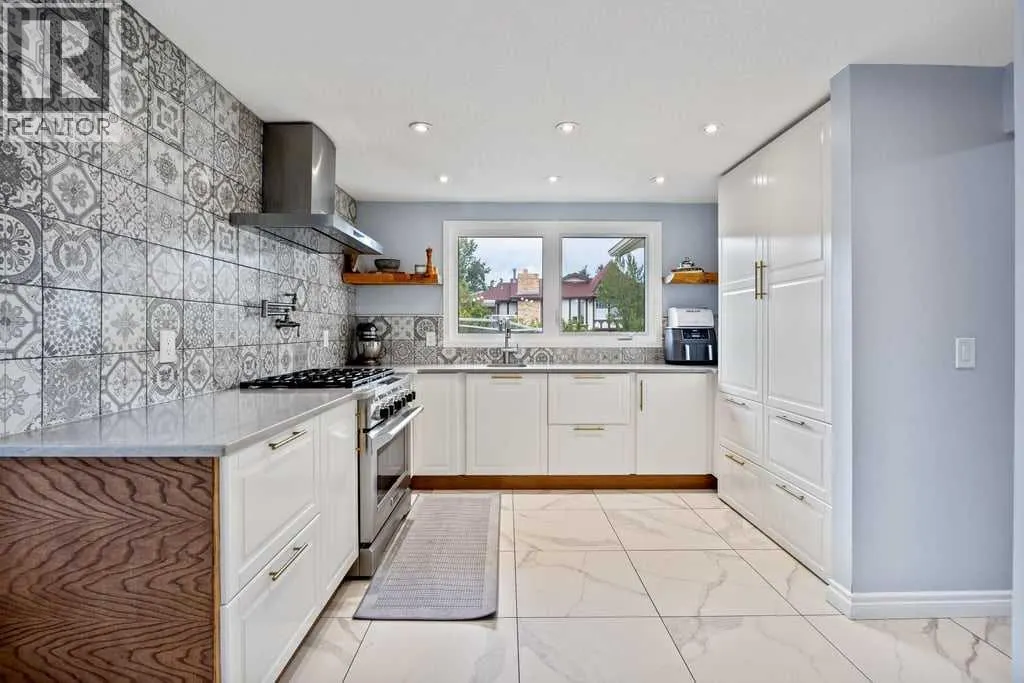 380 Strathcona Drive SW