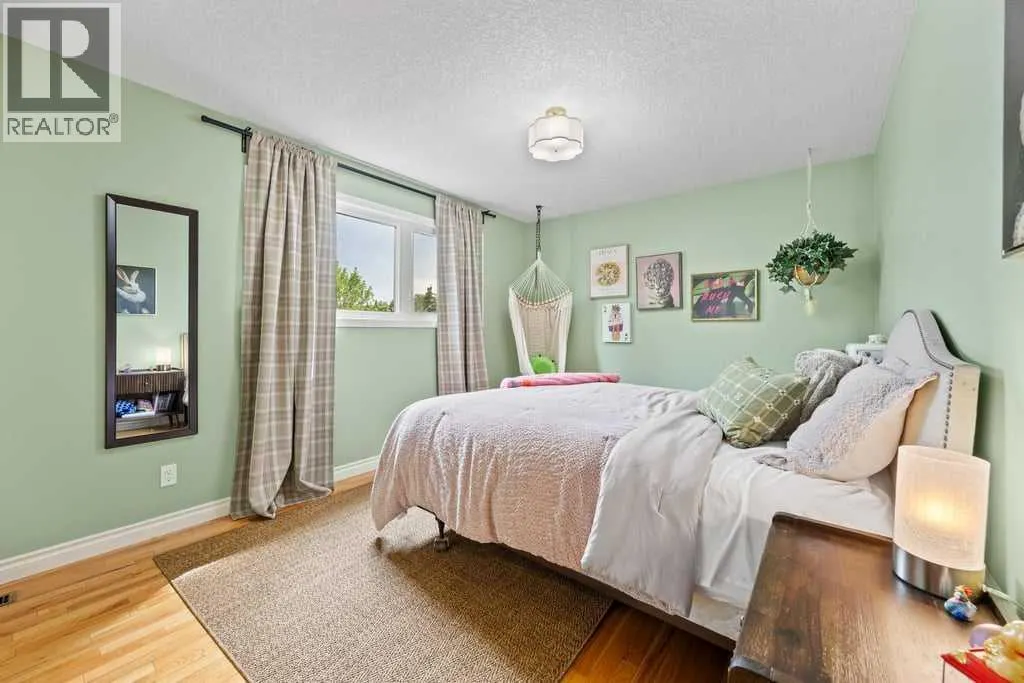 380 Strathcona Drive SW