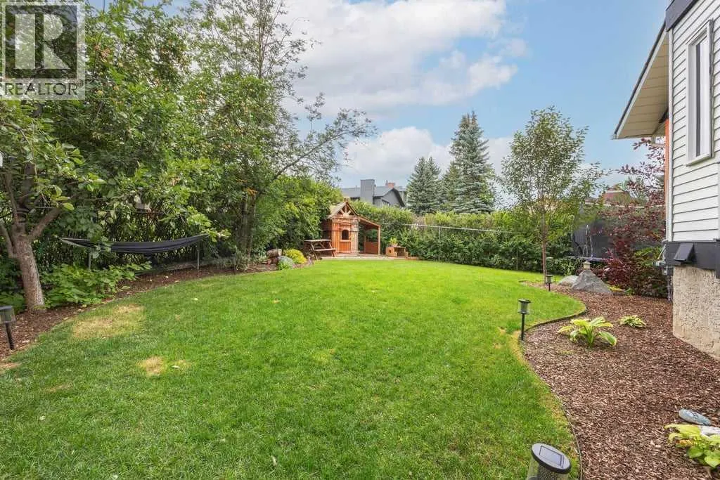 380 Strathcona Drive SW