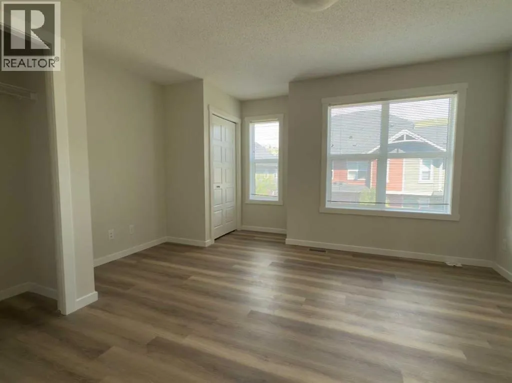 443 Cranbrook Square SE
