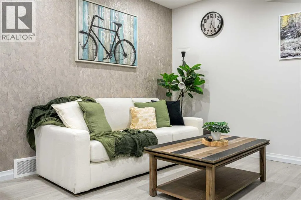 100 Magnolia Crescent SE