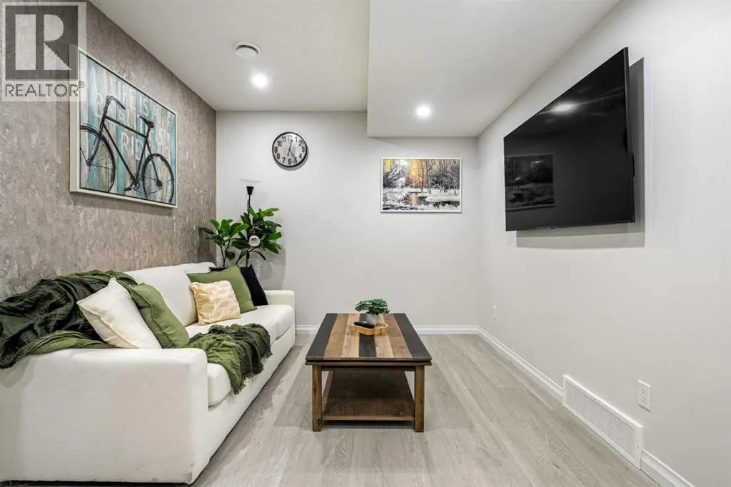 100 Magnolia Crescent SE