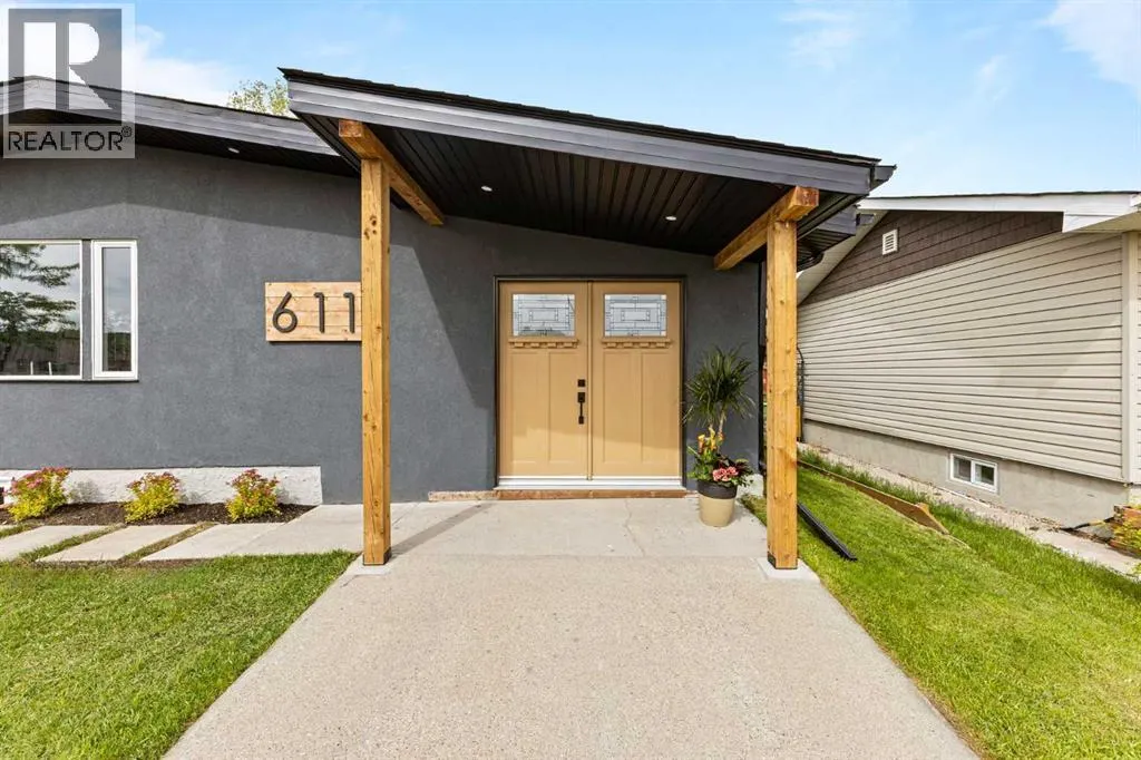 611 Agate Crescent SE