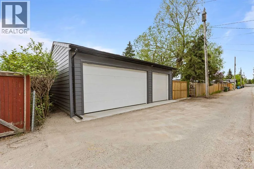 611 Agate Crescent SE