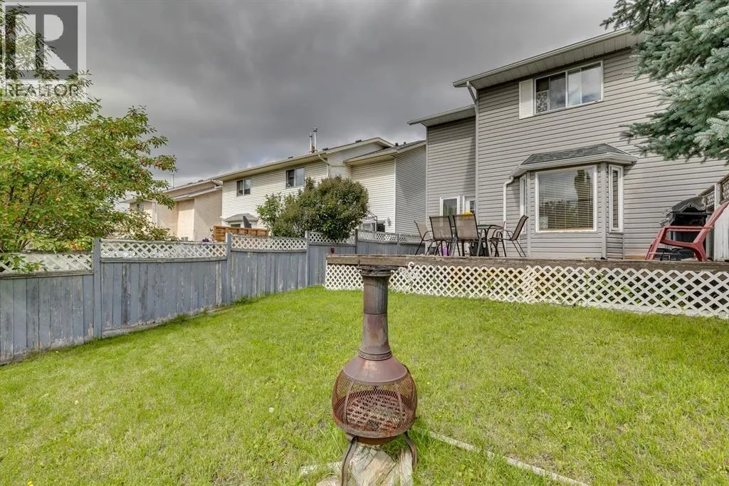 13 Emerald Court SE