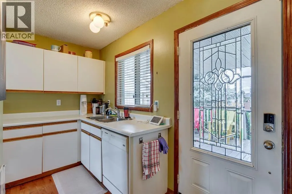 13 Emerald Court SE