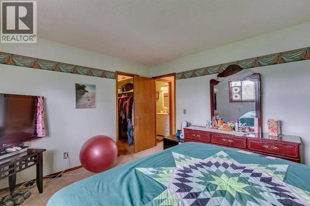 13 Emerald Court SE