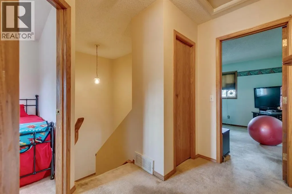 13 Emerald Court SE