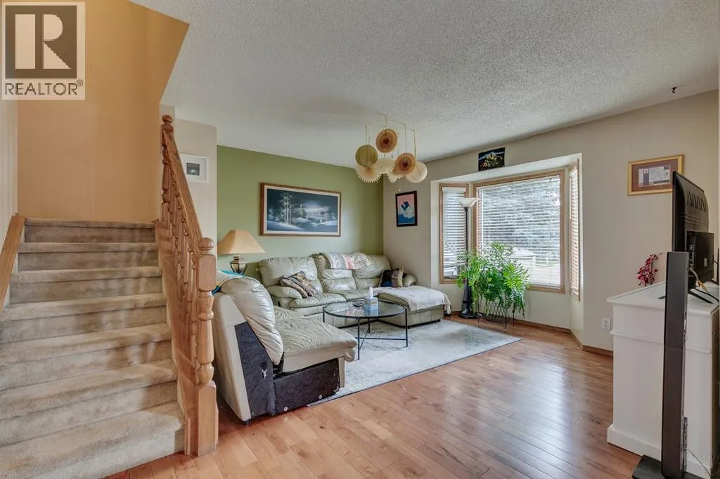 13 Emerald Court SE