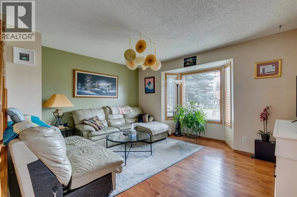 13 Emerald Court SE