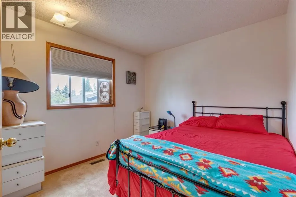 13 Emerald Court SE
