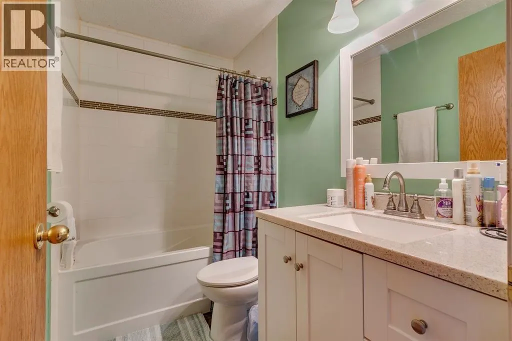 13 Emerald Court SE