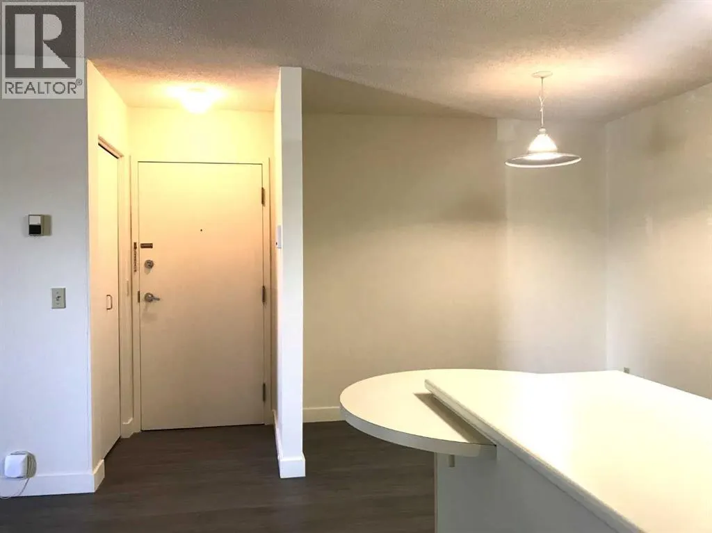 21, 2421 Edenwold Heights NW