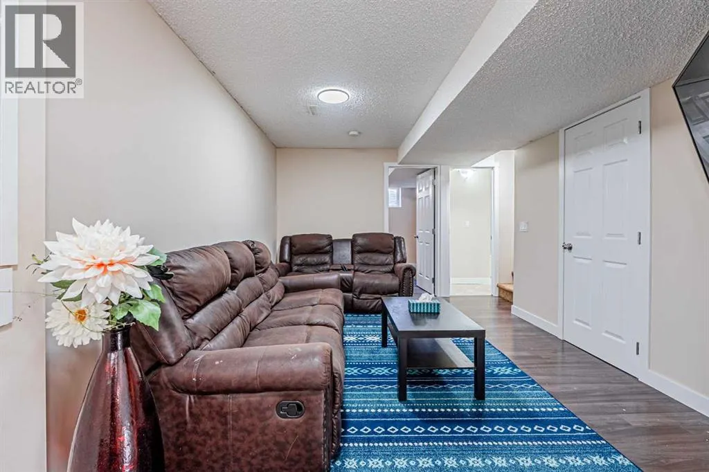 131 Skyview point Crescent NE