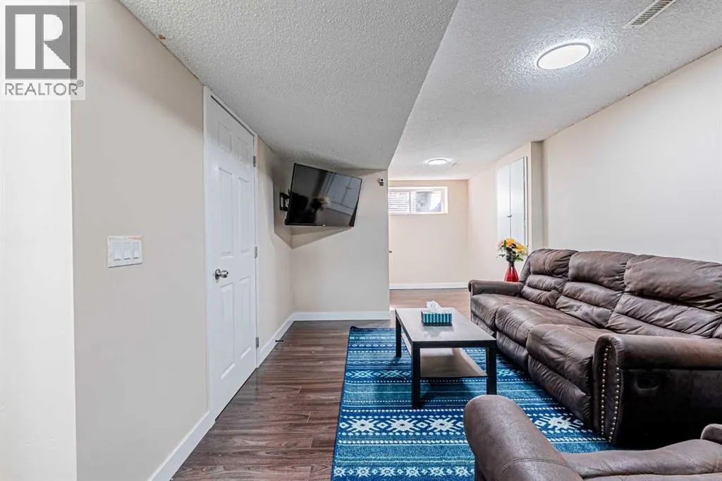 131 Skyview point Crescent NE