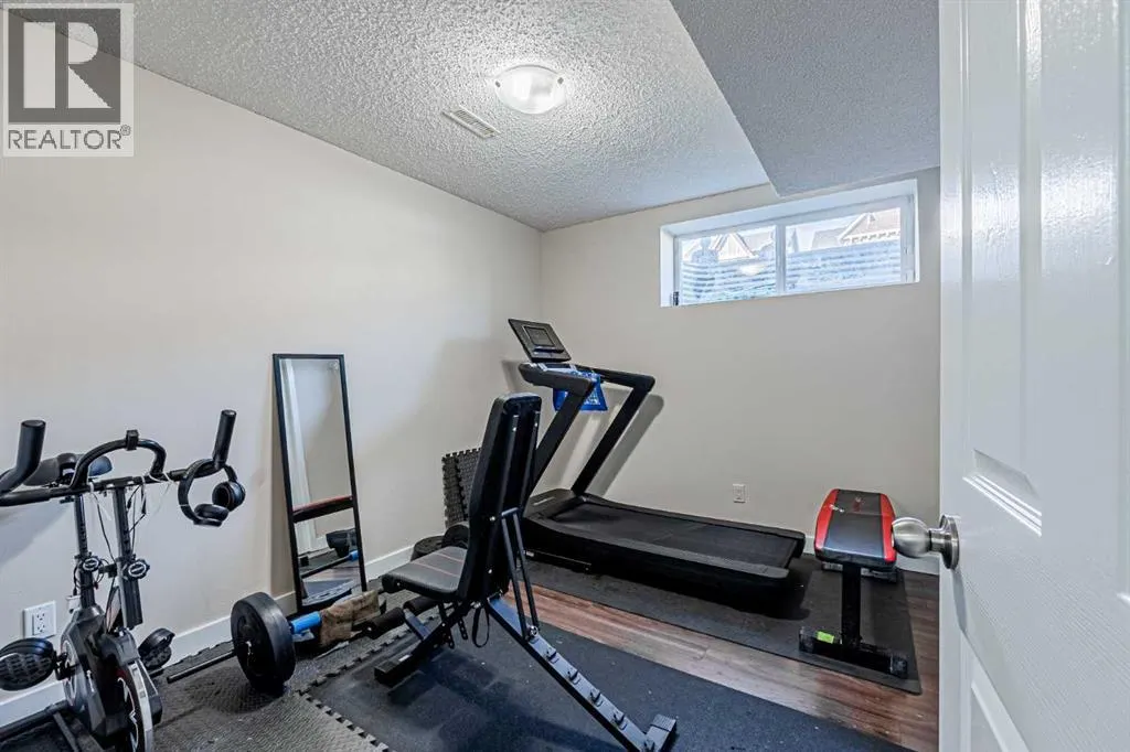 131 Skyview point Crescent NE