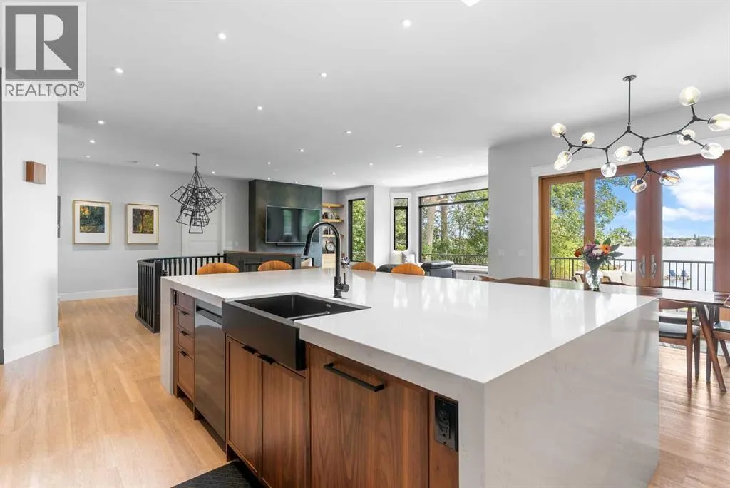 732 West Chestermere Drive