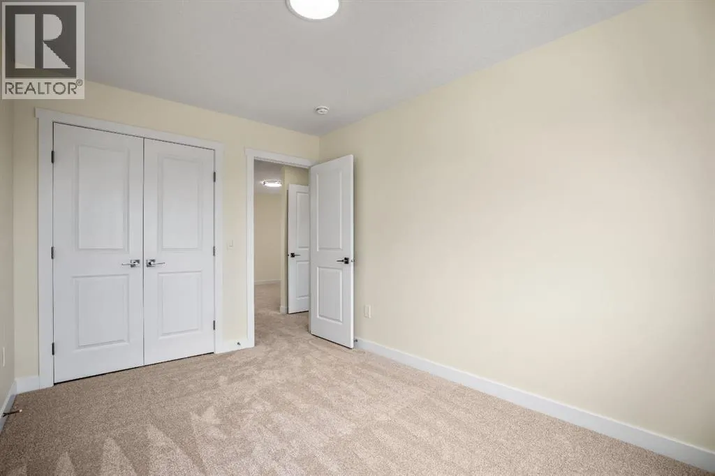 585 Corner Meadows Way NE