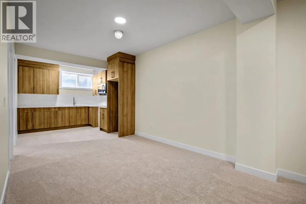 585 Corner Meadows Way NE