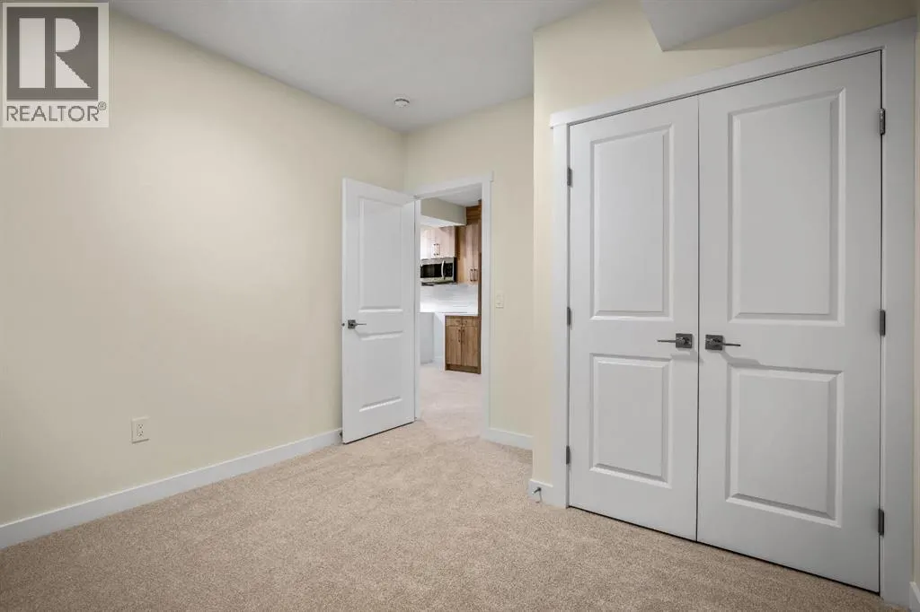 585 Corner Meadows Way NE