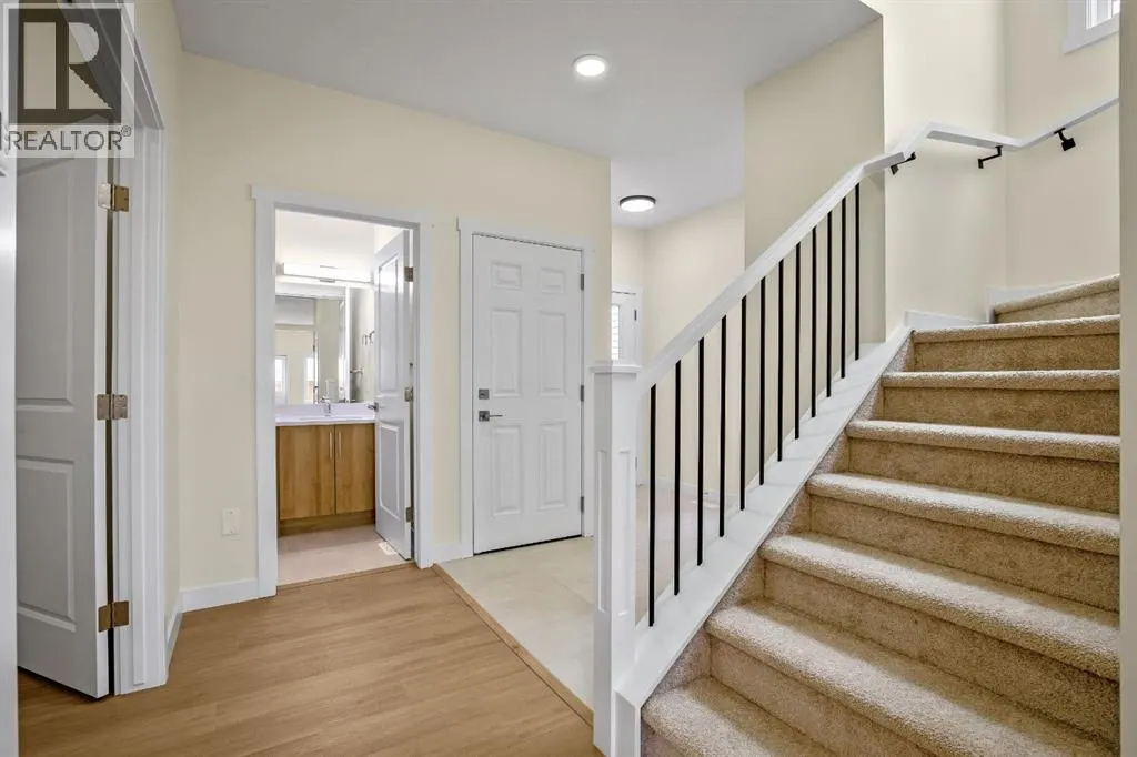 585 Corner Meadows Way NE